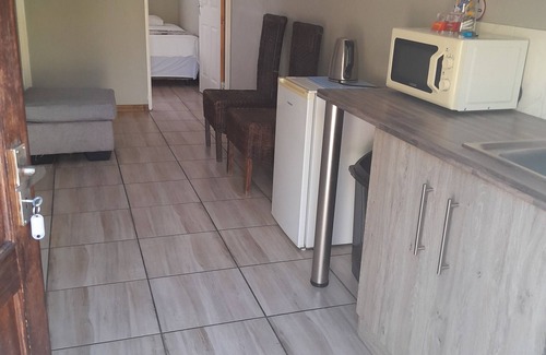 Upington Cabin | High Breeze Lodge