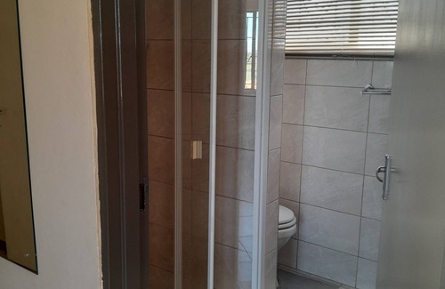 Upington Cabin | High Breeze Lodge