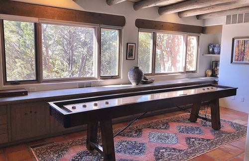 Vista Encantada House | High Desert Hacienda - 6 bedrooms/5 1/2 bathrooms/AC - minutes from the Plaza