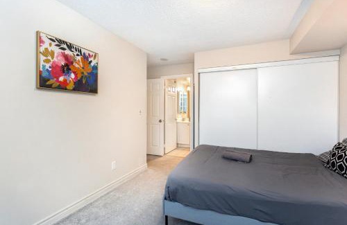 Downtown Mississauga Apartment | High-End 2BR 2BATH Condo-Steps to Square One Mall