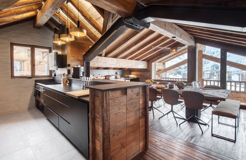 Les Almes Ski Chalet | High-end chalet of 400 m² with indoor swimming pool, exceptional view.