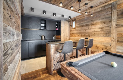 Les Almes Ski Chalet | High-end chalet of 400 m² with indoor swimming pool, exceptional view.
