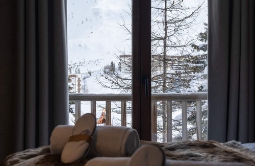 Les Almes Ski Chalet | High-end chalet of 400 m² with indoor swimming pool, exceptional view.