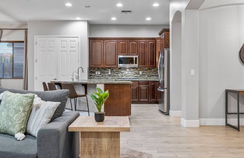 Chandler House | High End Home w/Heated & Cooled Pool, Fire Pit, Game Room and Golf Nearby