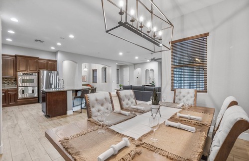 Chandler House | High End Home w/Heated & Cooled Pool, Fire Pit, Game Room and Golf Nearby