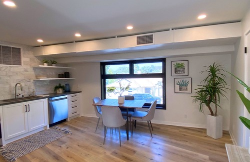 South Arroyo House | High End One Bedroom Suite with Beautiful views and Jacuzzi Hot Tub
