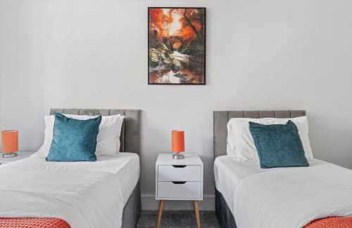 Abbess Roding House | High Halden Getaway in Ashford with hot tub and free parking