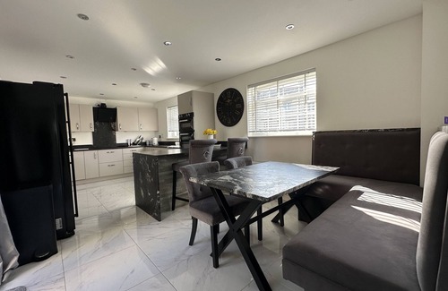 Scalby Cottage | HIGH MILL HOUSE, character holiday cottage, with a garden in Scalby