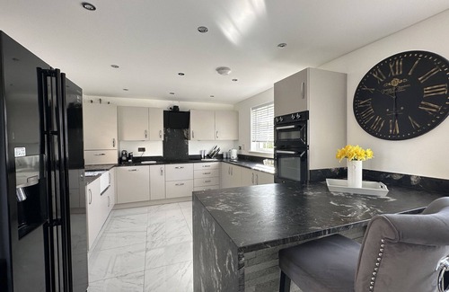 Scalby Cottage | HIGH MILL HOUSE, character holiday cottage, with a garden in Scalby
