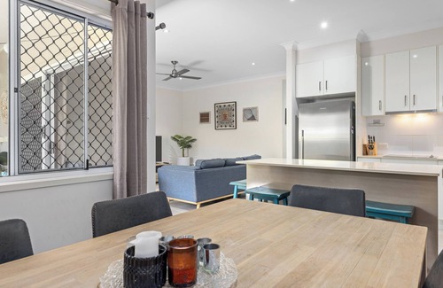 Scarborough Apartment | "High on the Hill in Scarborough" - Scarborough Q 4020