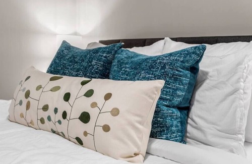 Downtown Kansas City Apartment | High Rated Power&Light Free Parking Views