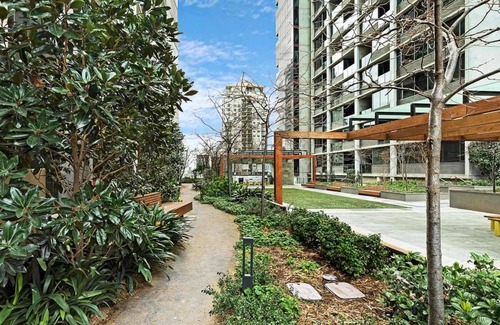 Melbourne Central Business District Apartment | High-Rise 2BR Apt CBD I Pool, Gym & Prime Location