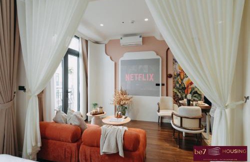 Gia Lam Apartment | High Ser-Apt -Warmly & Spacious- Peaceful- Bathtub- Greenview- Nearly bus stop- 30mins by car to HanoiOldQuater - Vinhomes OceanPark