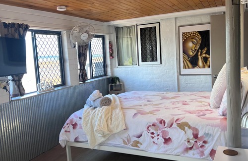 City of Maryborough Bed & Breakfast | High Tides Guest HousenPet friendly waterfront accomodation