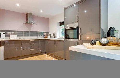 Carmarthen House | High Trees in Carmarthen