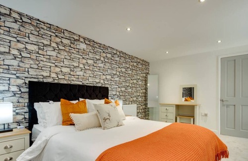 Carmarthen House | High Trees in Carmarthen