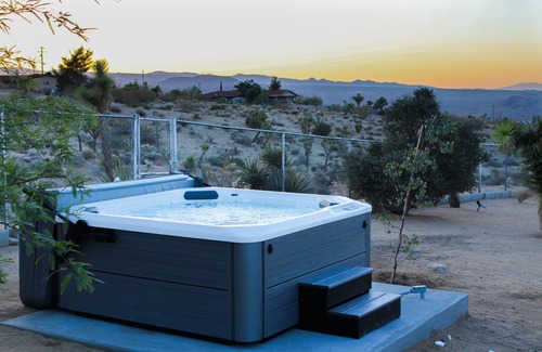 Joshua Tree House | π΅ High View and Casita - Hot Tub, Fire Pit & BBQ in Joshua Tree! π΅