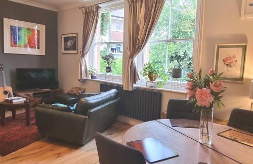 Hillrise Apartment | Highgate Maisonette with Roof Terrace