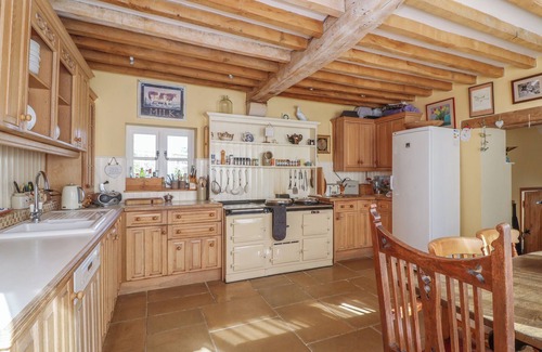 Painswick Cottage | HIGHGROVE BARN, pet friendly, character holiday cottage in Painswick