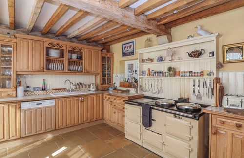 Painswick Cottage | HIGHGROVE BARN, pet friendly, character holiday cottage in Painswick