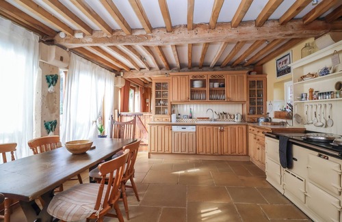 Painswick Cottage | HIGHGROVE BARN, pet friendly, character holiday cottage in Painswick