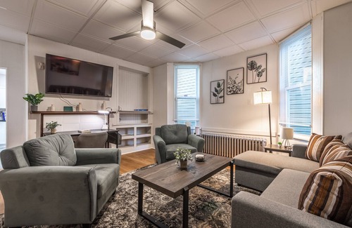 East Liberty Apartment | 💜Highland Park Hideaway - Private Deck Space and Free Parking💜