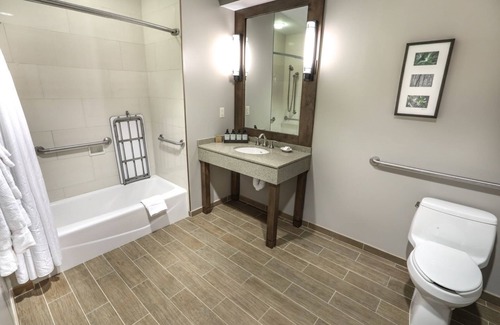 Fairfield Cabin | Highland Queen ADA | Accessible Room Near Slopes
