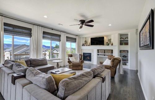 Northgate House | Highpoint Hills Great Views w Games & Fitness