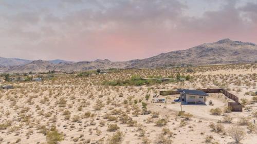 Joshua Tree House | Hightail House- Heated Pool & Spa Joshua Tree