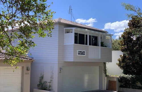 Corlette Apartment | HighTide- luxury apartment, almost on the beach.