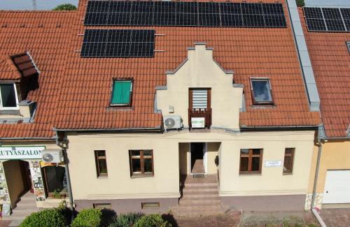 Kecskemet House | Highway House