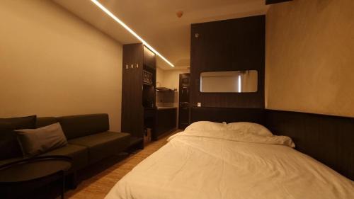 Binan City Apartment | Highwind - Projector, Playstation 4, Pool