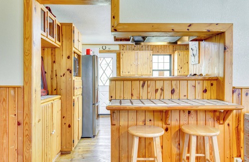 Sulphur Cabin | Hike, Fish & Explore: Family Cabin in Sulphur!