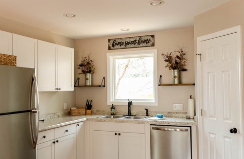 Newland Cabin | Hike, fish, swim & ski! Close to Grandfather Mountain, skiing & Linville Falls