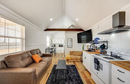Cotulla Apartment | Hike, Hunt and Fish Pet-Friendly Studio in Dilley!