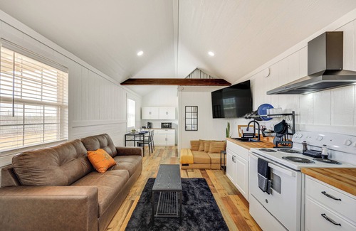 Cotulla Apartment | Hike, Hunt & Fish: Pet-Friendly Studio in Dilley!