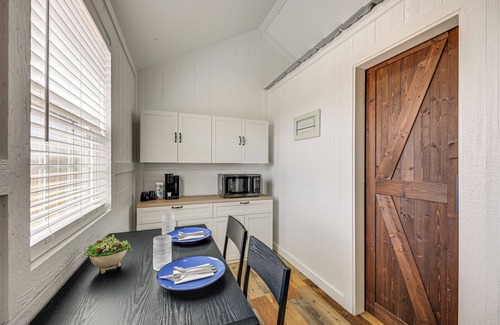Cotulla Apartment | Hike, Hunt & Fish: Pet-Friendly Studio in Dilley!