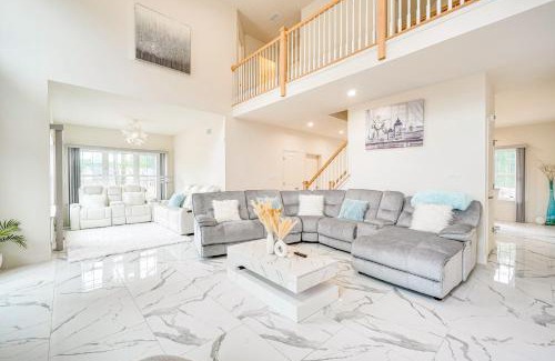 Jonas House | Hike, Sip and Ski Spacious Poconos Home