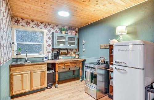 Rhododendron Cabin | Hike, Ski & Explore: Rhododendron Forest Retreat!