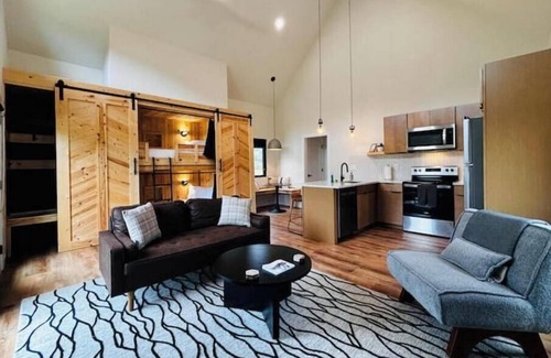 Stanton Cabin | Hiker's Haven at Three Suns Cabins