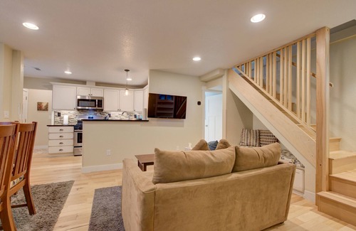 Palmer Lake House | Hiker's Hideaway- Cozy 3B bungalow with hot tub in gorgeous Palmer Lake!