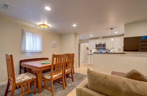Palmer Lake House | Hiker's Hideaway- Cozy 3B bungalow with hot tub in gorgeous Palmer Lake!