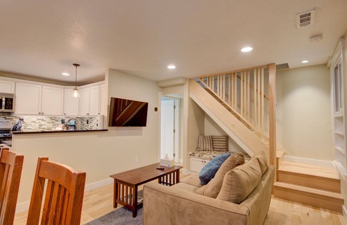 Palmer Lake House | Hiker's Hideaway- Cozy 3B bungalow with hot tub in gorgeous Palmer Lake!