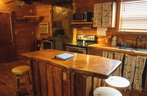 Sand Gap Cabin | Hikers and waterfall chaser friendly cabin