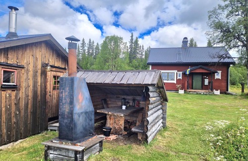 Sarna Cottage | Hiking, 700 m altitude, Sauna. Down hill- & Cross country trails-tracks