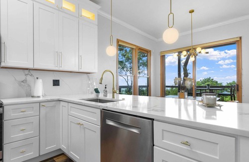 Mountain Air Apartment | Hiking On-site: Mtn-view Burnsville Condo!