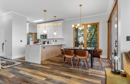 Mountain Air Apartment | Hiking On-site: Mtn-view Burnsville Condo!