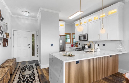 Mountain Air Apartment | Hiking On-site: Mtn-view Burnsville Condo!