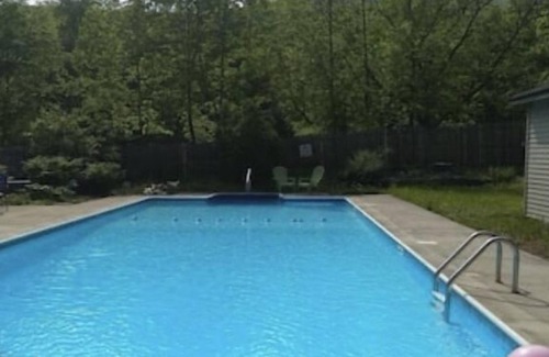 Lanesville Cabin | HIKING, Pool, Tennis: Hunter, Wyndham, Belleayre area: ON West Kill-Hunter Trail