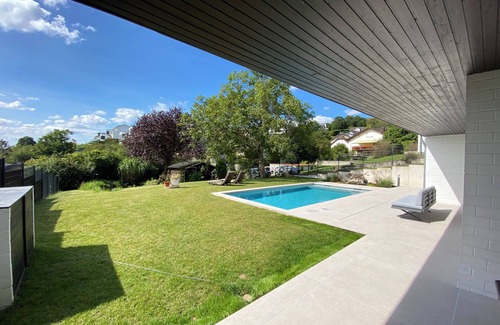 Erpel Apartment | Hiking & relaxing, garden/pool/gym/sauna/fireplace corner